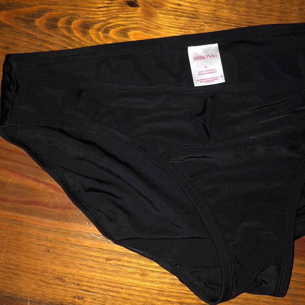 Black and white two piece bikini - Picture 2 of 5